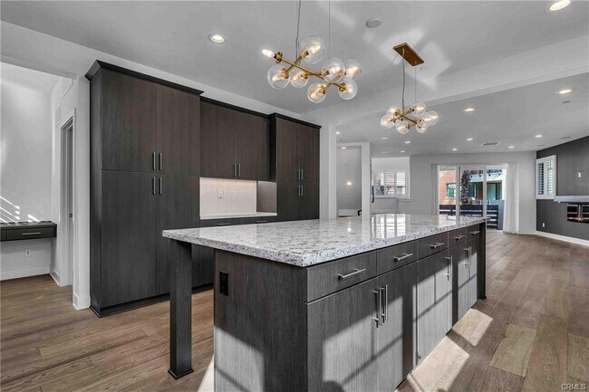 Building Photo - 5828 S Sparrow Ct