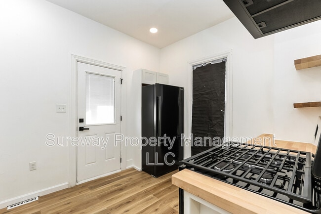 Building Photo - 226 Greenwich Ave