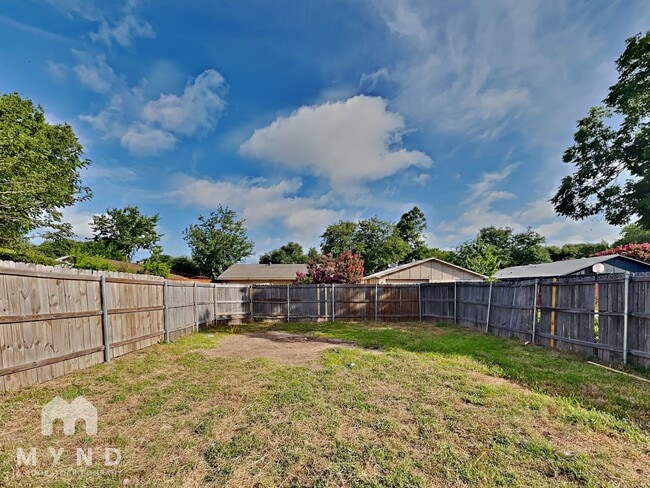 Building Photo - 5033 Amhurst Ln
