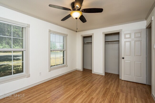 Building Photo - 2349 Highland Ave