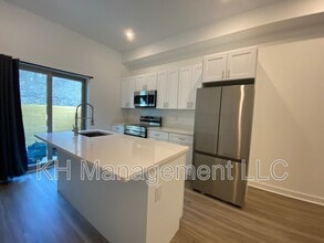 Building Photo - 976 N 45th St