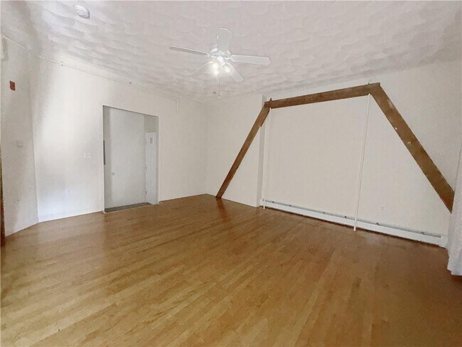 Building Photo - 55 Beach St
