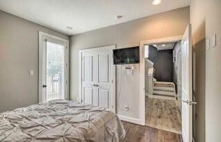 Building Photo - 2403 Everett St