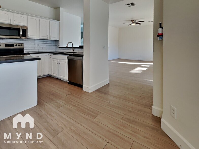 Building Photo - 1237 E Blackfoot Daisy Dr