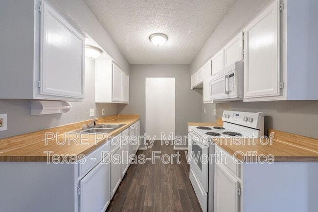 Building Photo - 731 Bluebonnet Dr