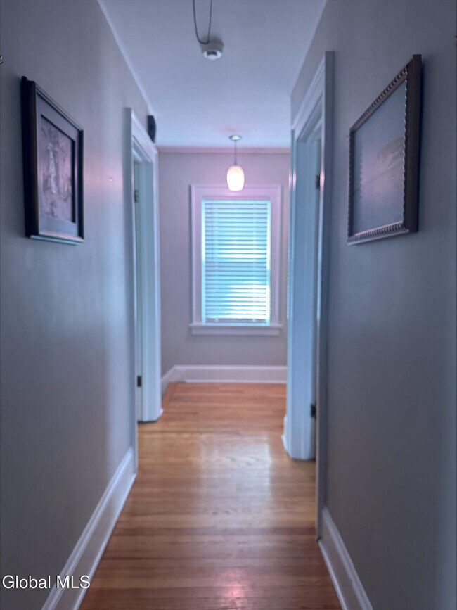 Building Photo - 186 S Allen St