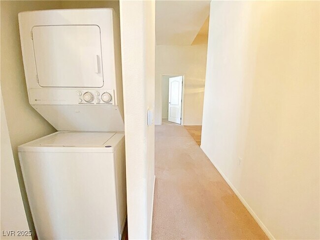 Building Photo - 3481 Desert Cliff St