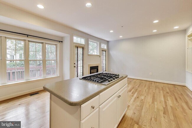 Building Photo - 6402 Spring View Pl