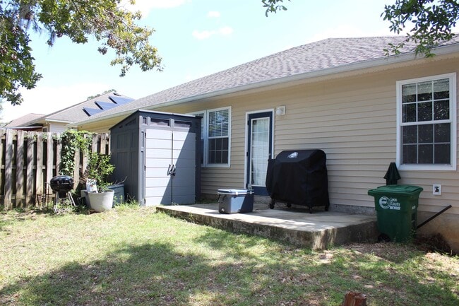 Building Photo - 682 Brooke Hampton Dr