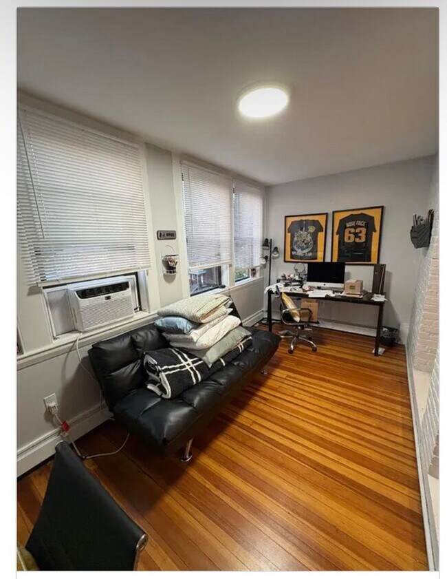 Building Photo - Beautiful 1.5 bedroom in Brighton…. DON’T MISS OUT!!!!