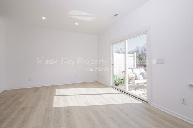 Building Photo - 265 Sweetbay Tree Dr