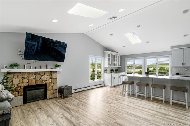 Building Photo - 4 Candlewood Birches