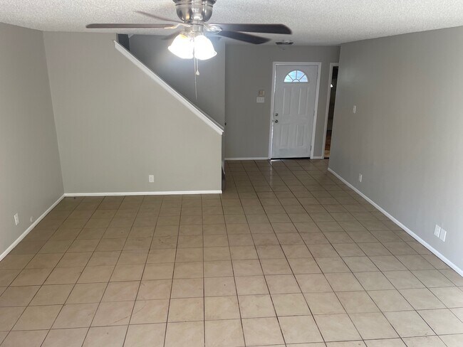 Building Photo - 802 Meadow Dale