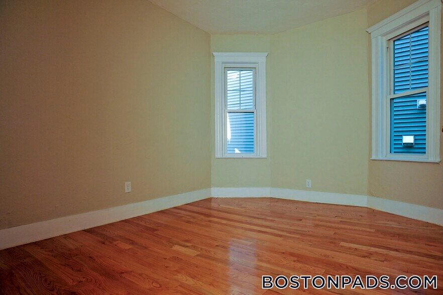 Building Photo - 29 Ridgewood St