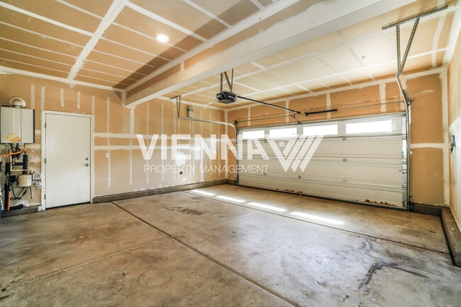 Building Photo - 3024 Welton Cir