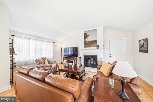 Building Photo - 40 Pine knoll Dr