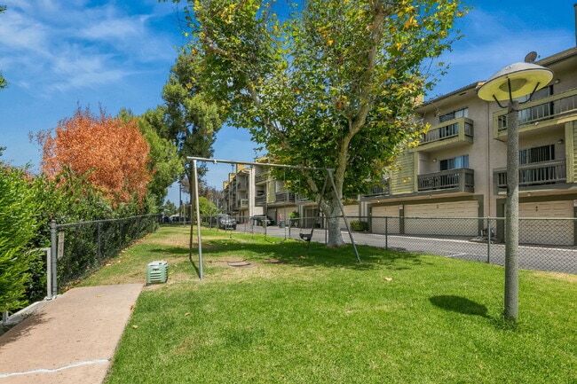 Building Photo - Welcome to your serene 3 BR 2.5 BA Townhome in College Park, San Diego!