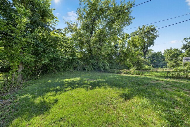 Building Photo - 10772 Spring Garden Dr