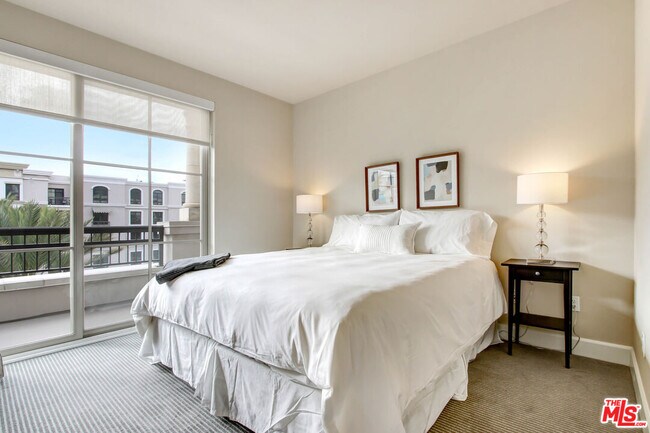 Building Photo - 589 Americana Way