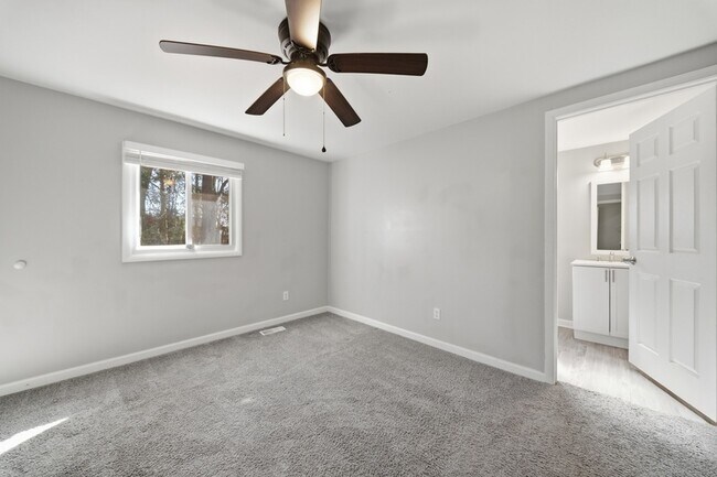 Building Photo - 613 Normandy St