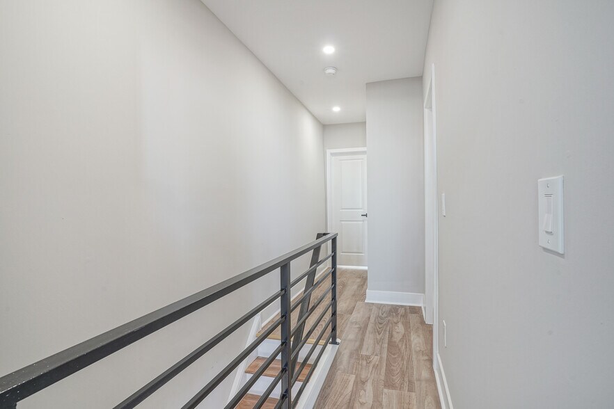 Building Photo - 1624 S Yewdall St
