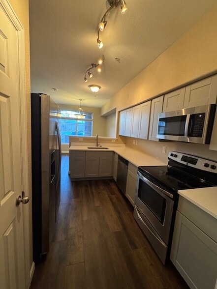 Building Photo - 1520 S Florence Way