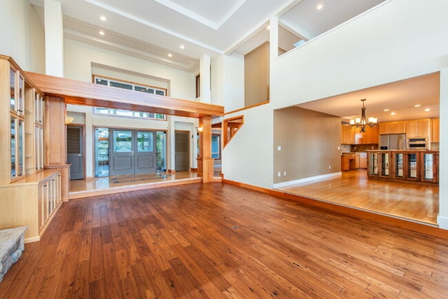 Building Photo - Beautiful Custom Home Overlooking Sequim Bay