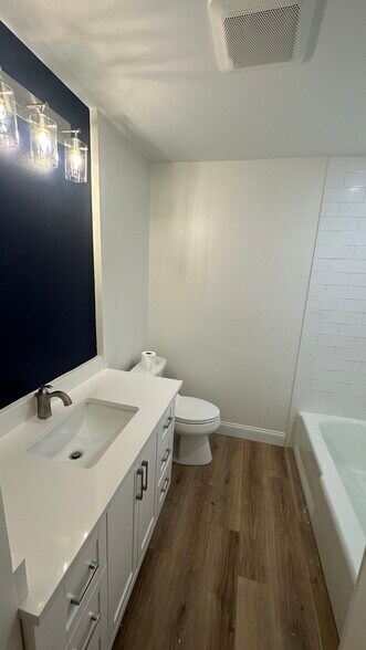 Guest Bath (Framed mirror has been installed) - 12805 Rivercrest Dr