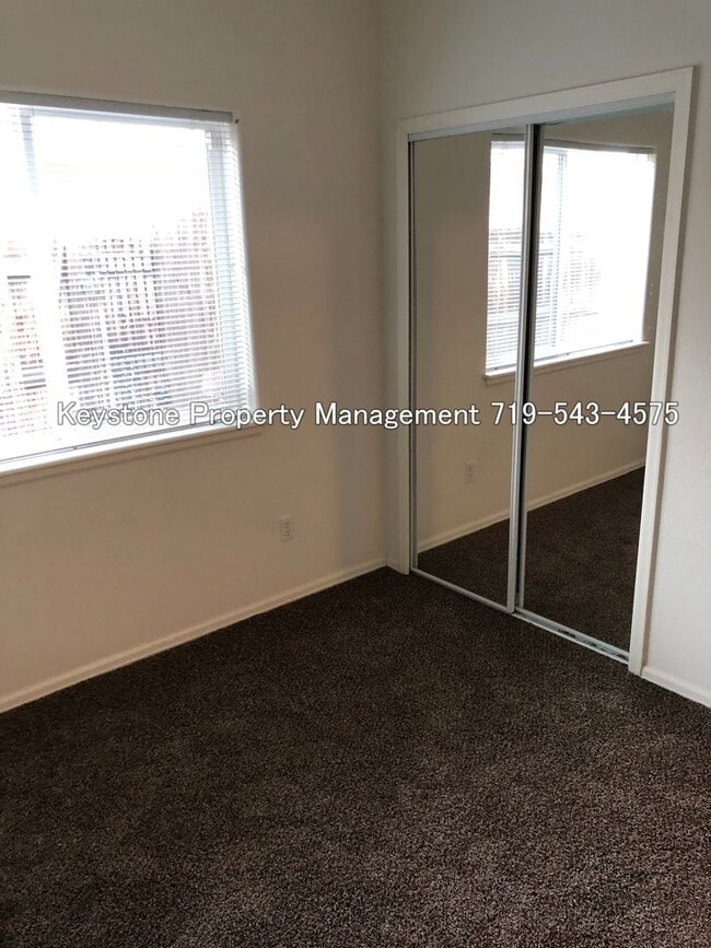 Building Photo - South side Domega Home 3 Bedroom/2 Bath/2 Car Garage $1850/$1850