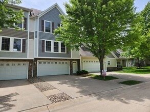 Building Photo - 15404 Townsend Ave