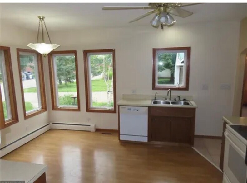 Building Photo - 11349 Elliot Ave NW