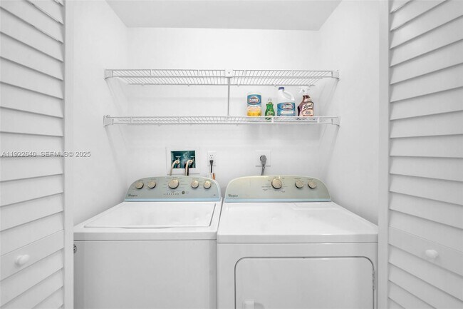 Building Photo - 16445 Collins Ave