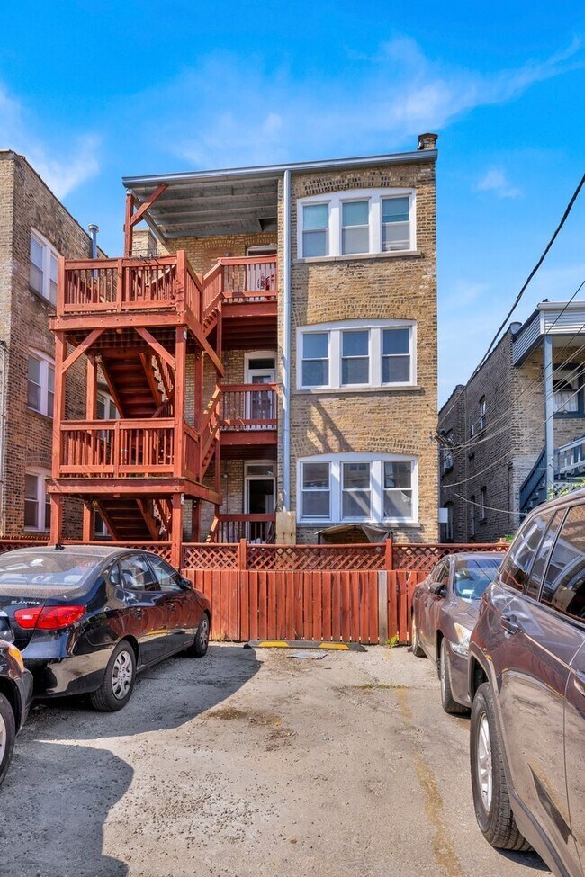 Building Photo - 6311 N Oakley Ave