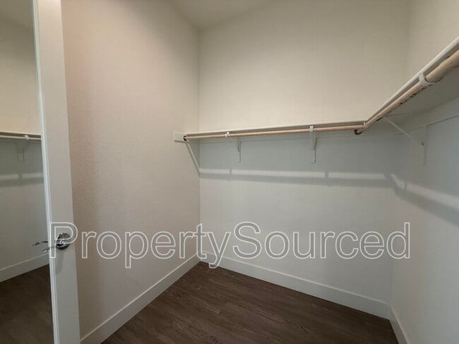 Building Photo - 1136 Crescent Ave