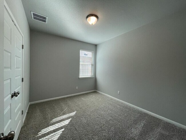 Building Photo - 1517 Whippletree Trl