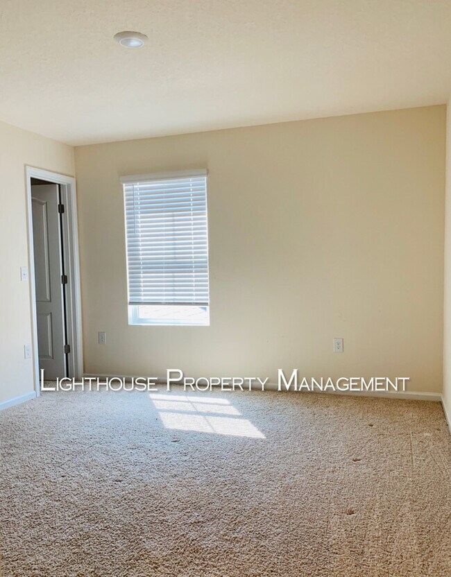 Building Photo - Modern 2/2.5 Townhome-Baymeadows!