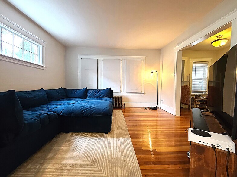 Building Photo - 26 Larose Pl