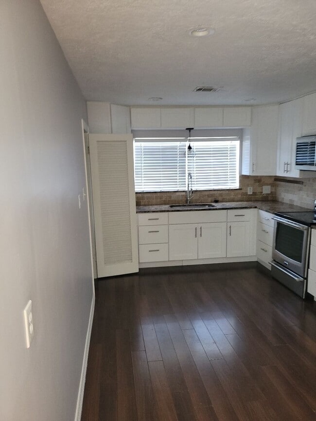 Building Photo - 6918 Irvington Blvd