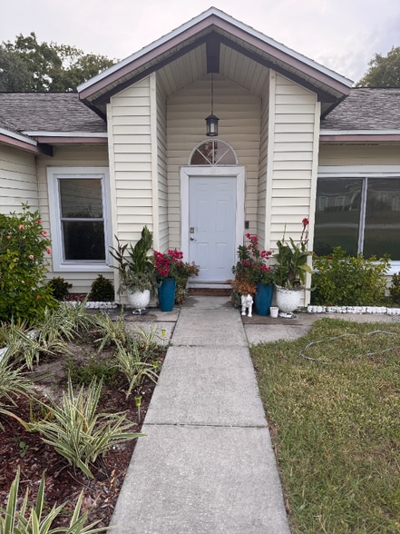 Building Photo - 11119 Mercedes St