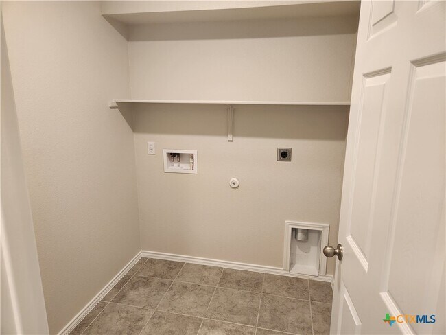 Building Photo - 8940 Ranger Smt Rd