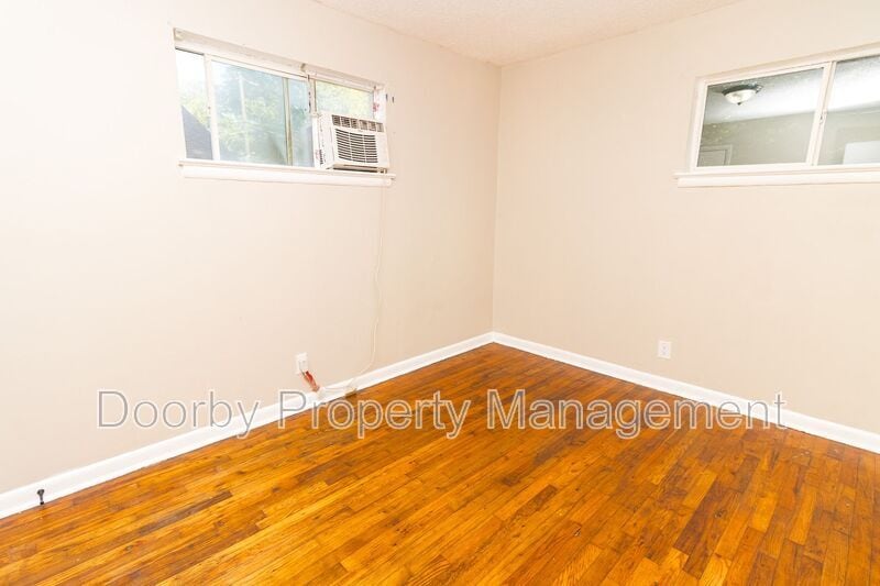 Building Photo - 2215 Allin St