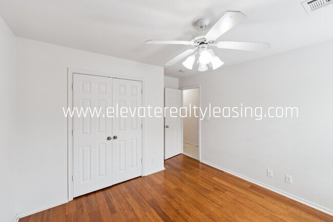 Building Photo - 1305 W Quincy St