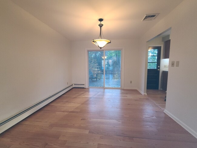 Building Photo - 15 Hoskins Rd