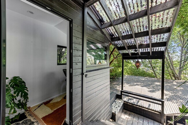 Building Photo - Architectural Contemporary with Panoramic ...