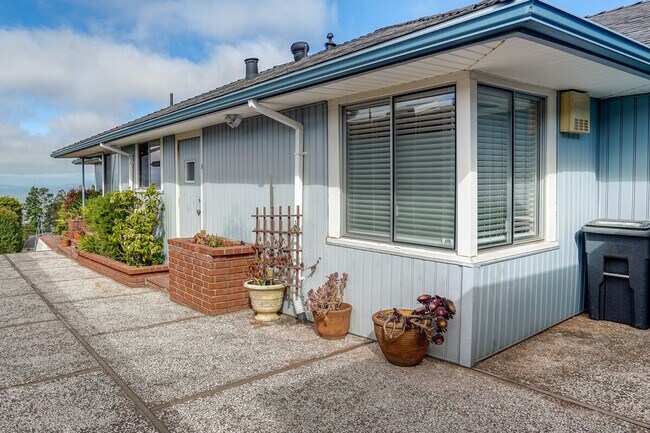 Building Photo - 11 Kenilworth Dr