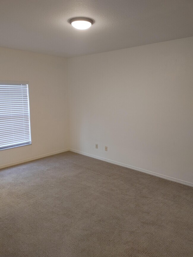 Building Photo - 1705 W Spring Meadow Loop