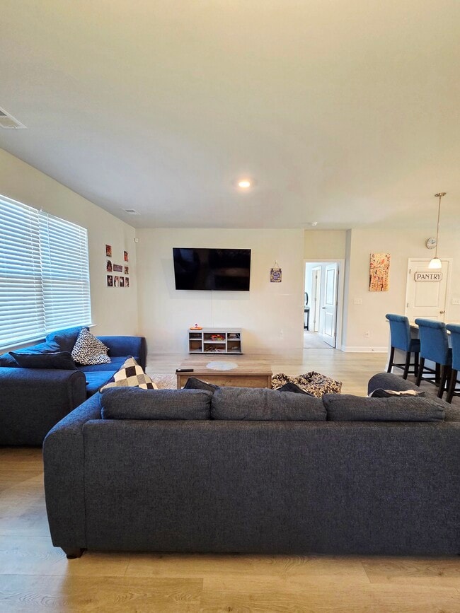 Building Photo - 2066 Ainsley Dr