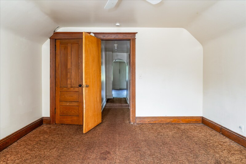 Building Photo - 1221 N Clinton Ave