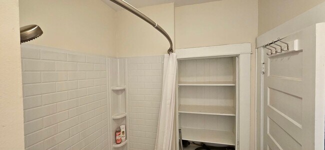 Building Photo - 438 Goethe St