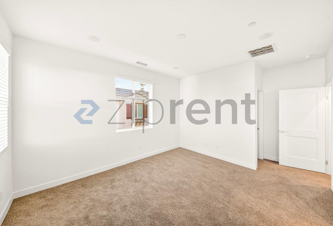 Building Photo - 2215 W Orange Ave